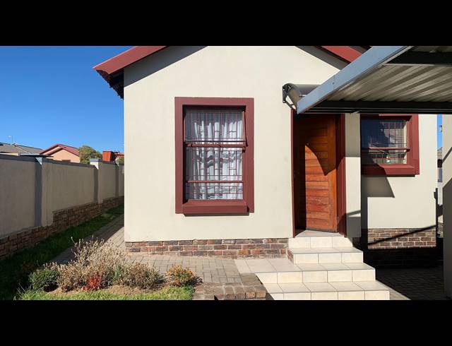 2 BEDROOM HOUSE RENTED IN KOSMOSDAL
